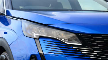New Peugeot 3008 facelift 2020 front light