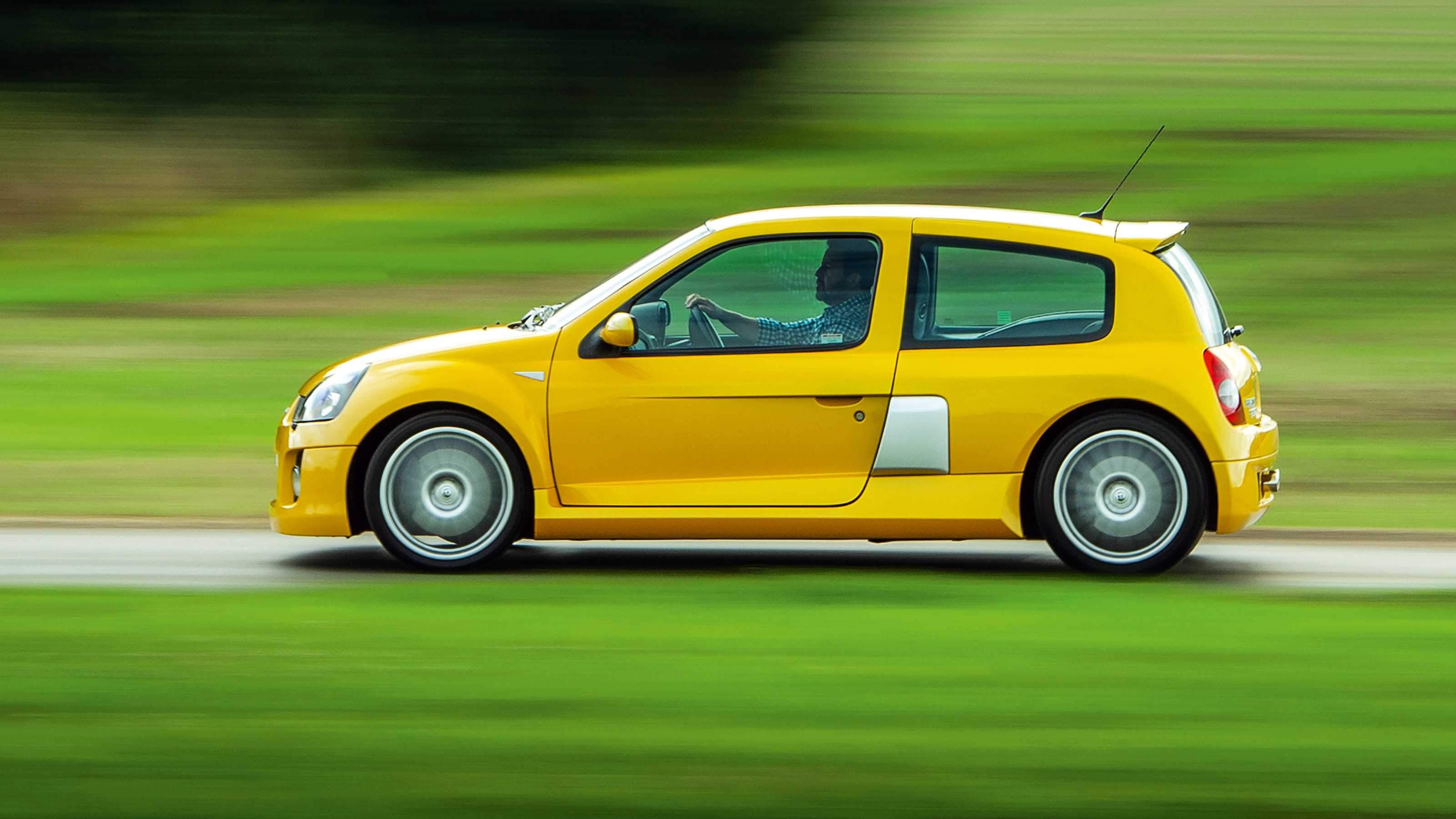 Renault Clio II V6, Après la Renault Clio V6 phase 1 constr…