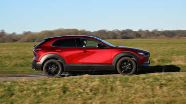 Mazda CX30 - side action