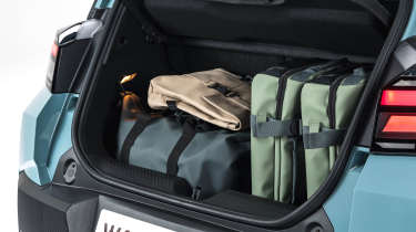Dacia Spring 2026 - boots full