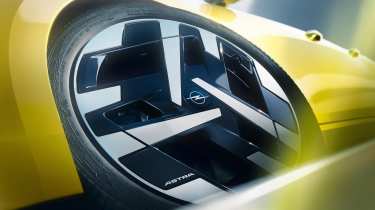 Vauxhall Astra facelift teaser - wheel
