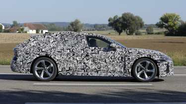 New Audi RS 6 Avant spy shot - side tracking