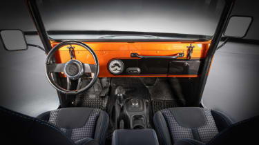 Jeep CJ Surge - interior