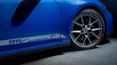 Porsche 911 Carrera T Cabriolet - wheel