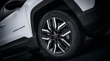 Jeep Compass - wheel