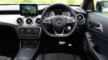 Mercedes GLA 2016 - interior
