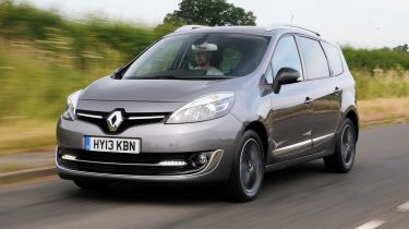 Renault Grand Scenic front action
