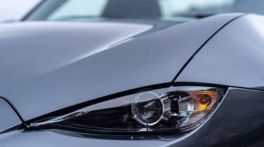 Mazda MX-5 2020 - headlight