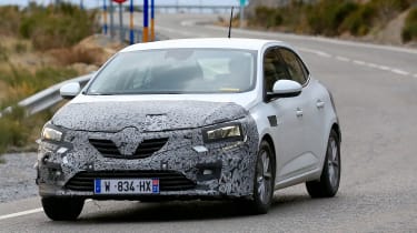Renault Megane facelift spy shots