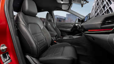 Nissan Qashqai N-Design e-Power - front seats