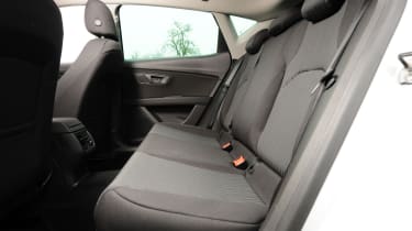 SEAT Leon 1.6 TDI SE rear seats