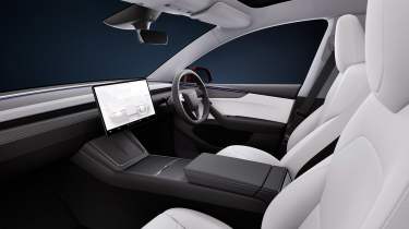 Tesla Model Y facelift - cabin white seats