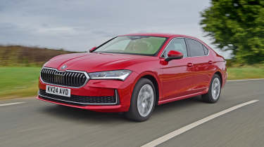 Skoda Superb - front tracking