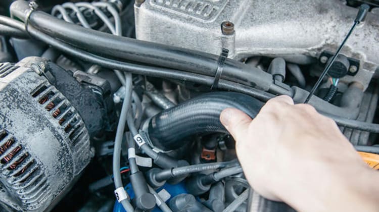 Coolant system check on a Range Rover Classic - pictures | Auto Express