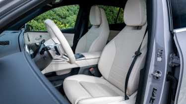 Mercedes GLC 400 - front seats
