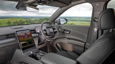 Lepas L8 - interior