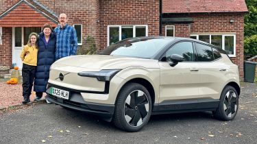 Volvo EX30 Extended Range RWD - front outside house