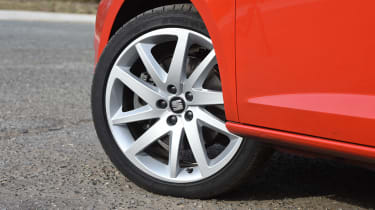 SEAT Ibiza SC FR vs Ford Fiesta Zetec S Black Edition - wheel