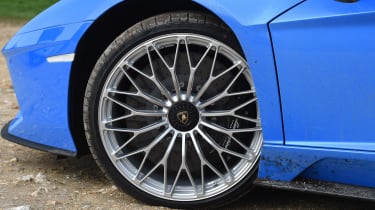 Lamborghini Aventador S Roadster - wheel