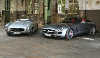 Mercedes SLS AMG Roadster vs 300 SLS