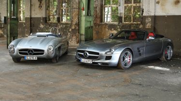 Mercedes SLS AMG Roadster vs 300 SLS