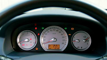 Hyundai 2.0 CDX auto dials