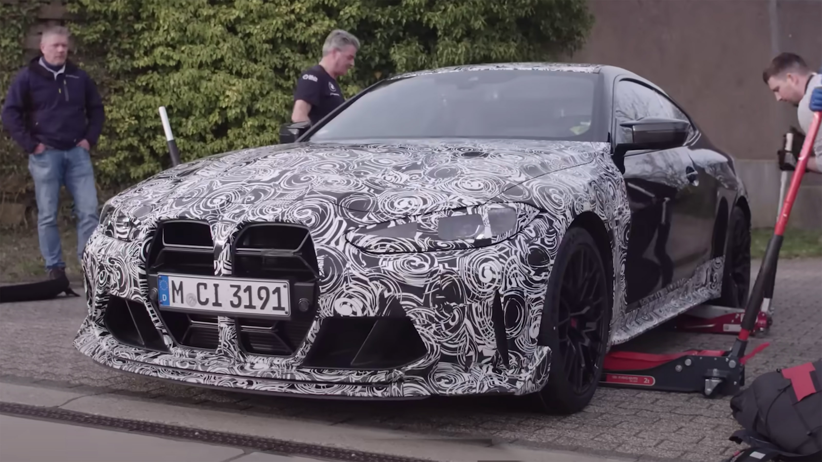 BMW M4 CSL teased – pictures | evo