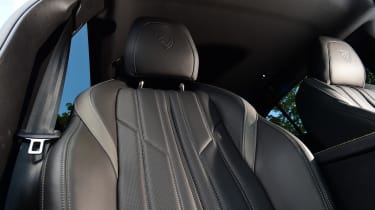 Peugeot 408 GT - front seats