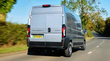 Peugeot E-Boxer - rear tracking