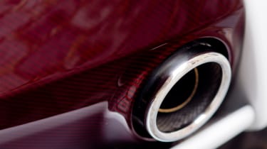 Aston Martin V12 Vantage Roadster exhaust