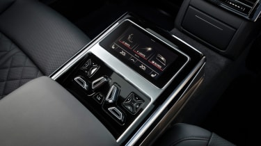 Audi A8 60 TFSI e - rear controls