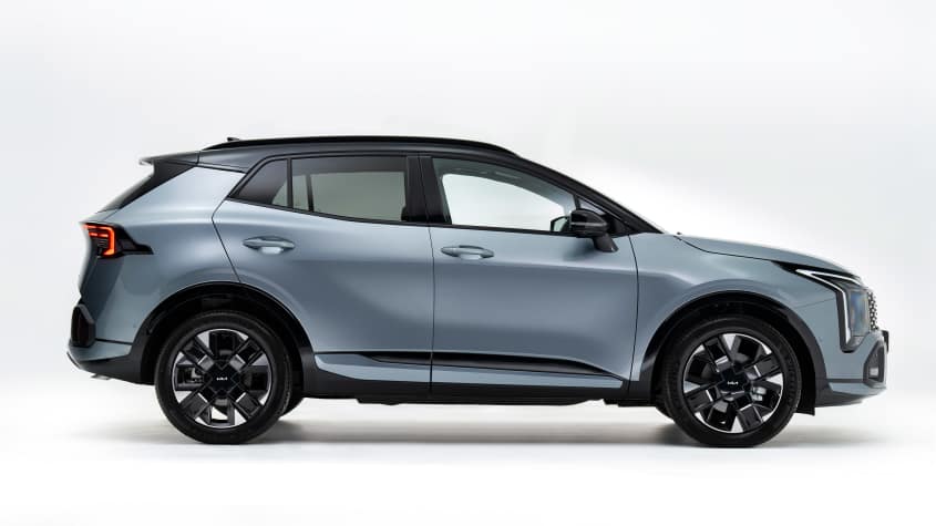 Kia Sportage - сбоку
