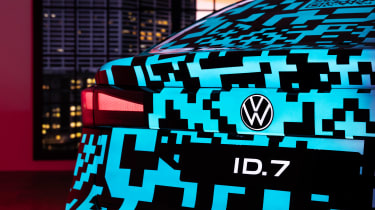 Volkswagen ID7 camouflage - rear detail