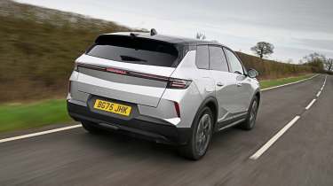 Vauxhall Grandland - rear tracking 