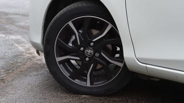 Toyota Yaris Design Bi-Tone 2016 - wheel