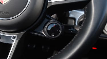 Porsche 718 Boxster S - drive select button