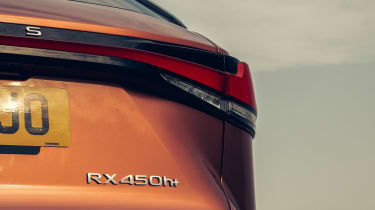 Lexus RX450+ - tail light