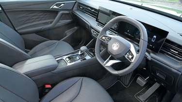 MG HS - interior