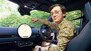 MINI Aceman SE Exclusive - Tom with screen
