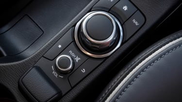 Mazda 2 - interior