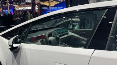 Hyundai Ioniq V - window and wing mirror