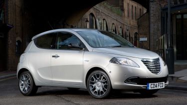 Chrysler-Ypsilon-front-quarter