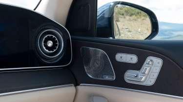 Mercedes GLS - trim