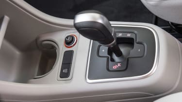 SEAT Mii auto 5dr gear lever detail