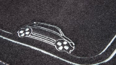 Renault Twingo Iconic Special Edition - mat stitching