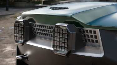 Aston Martin Dreadnought - lights