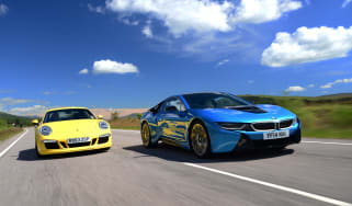 BMW i8 vs Porsche 911