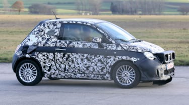 2020 Fiat 500 - spies - side tracking