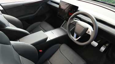 Tesla Model Y Performance 2025 -  cabin