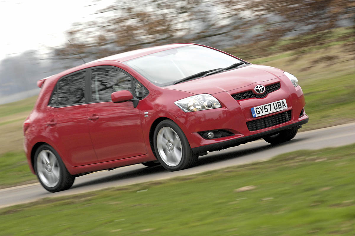 Toyota Auris SR180 2008 review | Auto Express